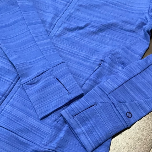 NWT Athleisure Hoodie Jacket Blue Thumbholes - Picture 3 of 6